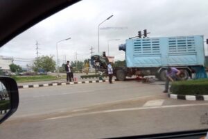 เกิดอุบัติเหตุรถยนต์ชนกันที่สี่แยกราหุล มีผู้เสียชีวิตและบาดเจ็บหลายราย