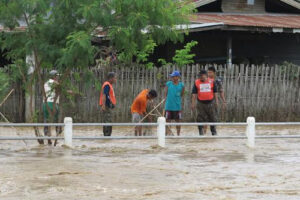 น้ำป่าทะลัก2หมู่บ้านเมืองเพชรบูรณ์จมน้ำรอบที่4