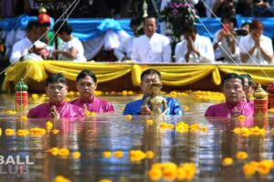 ประมวลภาพประเพณีอุ้มพระดำน้ำ2557