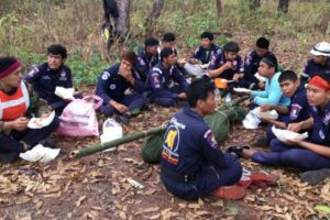 อุทยานแห่งชาติป่าน้ำหนาว สนธิกำลังตำรวจภาค 3 วิสามัญพรานป่า มือฆ่าเจ้าหน้าที่พิทักษ์ป่าภูเขียว พบแบก “ไม้กฤษณา” เต็ม 2 เป้