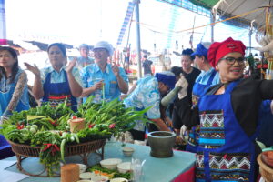 จ.เพชรบูรณ์ประกวดตำน้ำพริกมะขามลีลาในงานมะขามหวานนครบาลเพชรบูรณ์