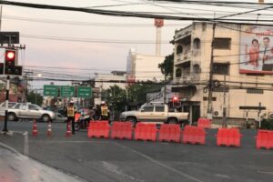 เพชรบูรณ์ทหารตำรวจสนธิกำลัง ปิดถนนข้าวโพด ถนนเล่นน้ำสงกรานต์เมืองเพชรบูรณ์ หลัง18.00น