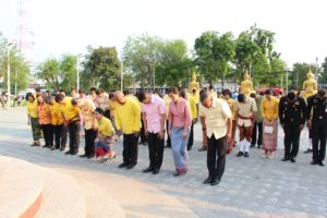 ผวจ.เพชรบูรณ์ นำหัวหน้าส่วนราชการ รัฐวิสาหกิจ พี่น้องประชาชน ร่วมทำบุญตักบาตรเนื่องในวันสงกรานต์และวันขึ้นปีใหม่ไทย