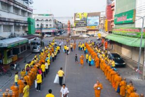 พสกนิกรชาวเพชรบูรณ์ร่วมทำบุญตักบาตร ถวายเป็นพระราชกุศลแด่ พระบาทสมเด็จพระเจ้าอยู่หัว รัชกาลที่ 10