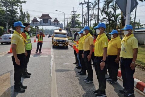 ตร.ทางหลวงเพชรบูรณ์ รณรงค์ความปลอดภัยทางถนน ตีเส้นทางม้าลายทางข้าม 